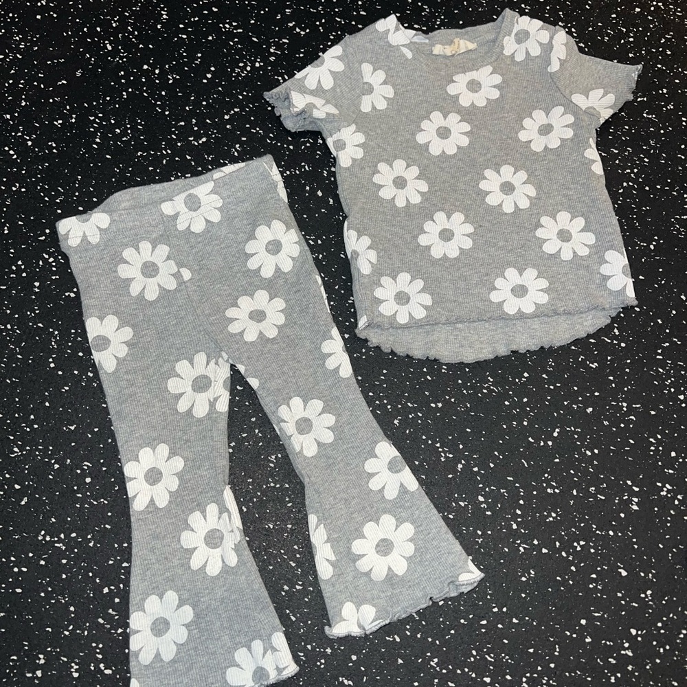 Kids Girls 12 Month Name Brand Clothing Set Bundle Bearpaw Adidas Seven Mankind - Picture 6 of 13
